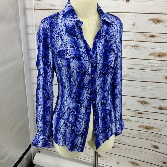 White House Black Market Tops - White House Black Market blue snake rolled sleeve